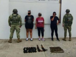 Detienen a 3 mujeres en posesión de dos armas AK-47 y municiones en Culiacán, Sinaloa