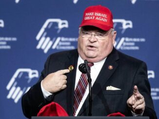 Trump cesa a director de Servicio de Impuestos tras solicitar datos de indocumentados