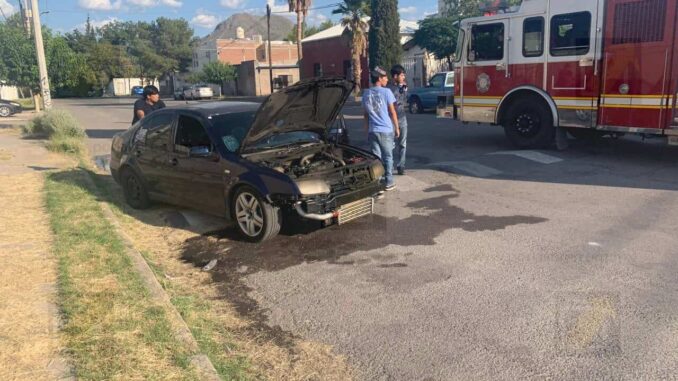 Falla mecánica provoca incendio vehicular en la colonia Pacífico