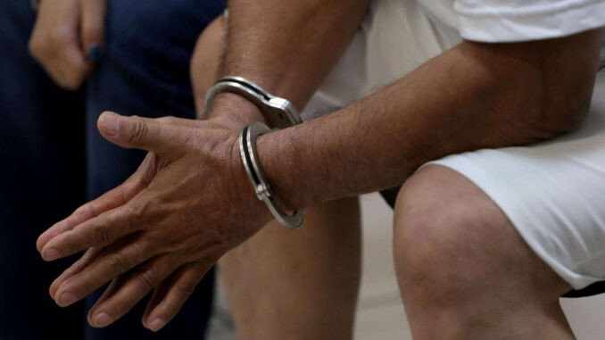 Hombre detenido por amenazar a esposa de Brian Thompson, CEO asesinado de UnitedHealthcare