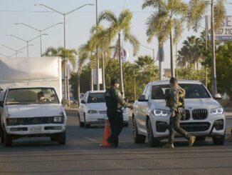 Detienen a nueve personas y decomisan arsenal en Sinaloa