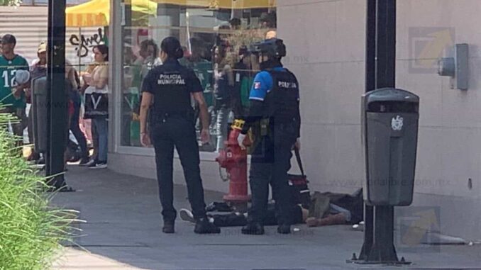 Riña en Centro de la ciudad deja un hombre sin vida; pareja detenida