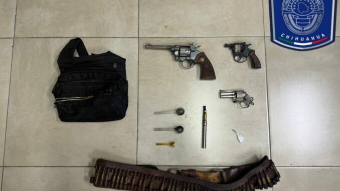 Aseguran AEI y Ejército Mexicano, vehículo, armas de fuego y droga