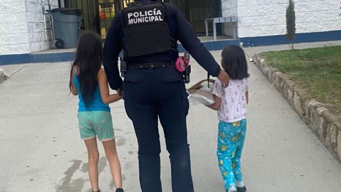 Resguardan a dos niñas que caminaban solas en Parajes del Sol