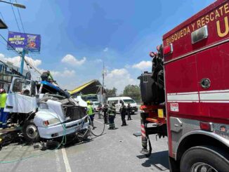 Camión de carga pierde el control en avenida 608; deja dos heridos y caos vial en la GAM