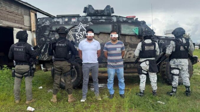 Aseguran a dos sujetos en Cuauhtémoc con vehículos con reporte de robo y blindaje artesanal