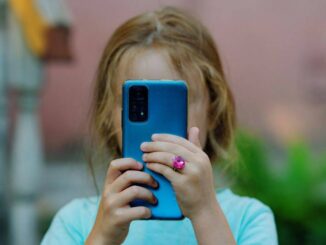 Alertan retos virales en redes sociales que ponen en peligro a niños y adolescentes