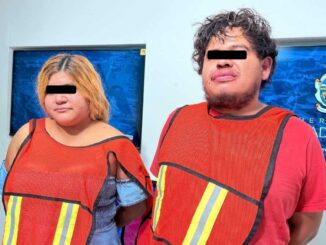 Detienen a pareja por causar destrozos en un Oxxo