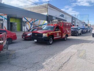 Bomberos auxilian a joven con herramienta incrustada en el dedo