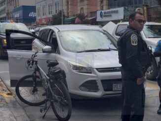 Policía ßeta resulta lesionada tras ser embestida en calles del Centro