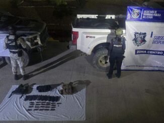 Aseguran 2 vehículos con reporte de robo, municiones y equipo táctico en Aldama