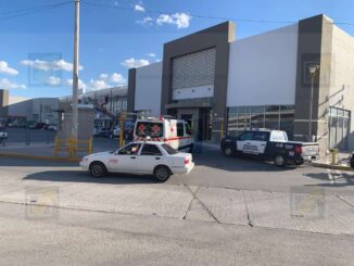 Dos trabajadores sufren descarga eléctrica en Plaza Providencia