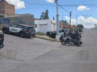 Sujeto descubre a su pareja con otro hombre y lo ataca a machetazos