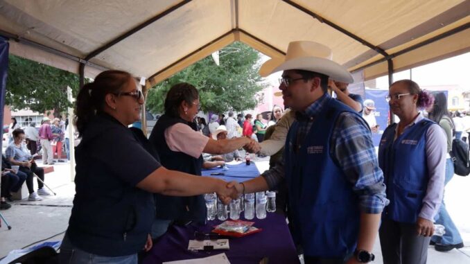 Entrega SDHyBC apoyos de NutriChihuahua y Feria de Servicios en Temósachic