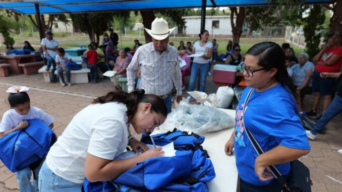 Arturo Zubia cumple compromiso con la comunidad de La Perla