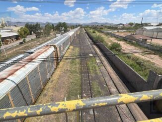 Hallan cadáver decapitado sobre vías del tren en zona industrial al suroriente