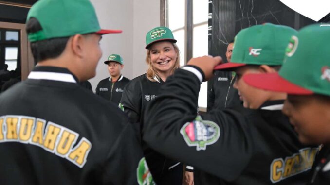 Convive Maru Campos con niños chihuahuenses que representarán a México en la Serie Mundial de Pequeñas Ligas