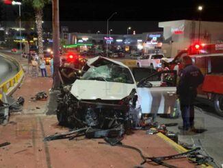 Joven queda atrapado tras choque en el Periférico de la Juventud