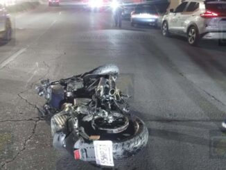 Motociclista derrapa en avenida Misión del Bosque
