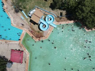 Traslada Seguridad Pública a 450 menores al parque Aqua DIF