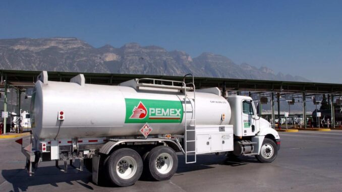 Pemex gastará casi mil 600 millones de dólares para combatir mercado ilícito de combustibles