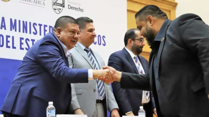 Encabeza Fiscal General César Jáuregui Moreno entrega de Manuales para MPs