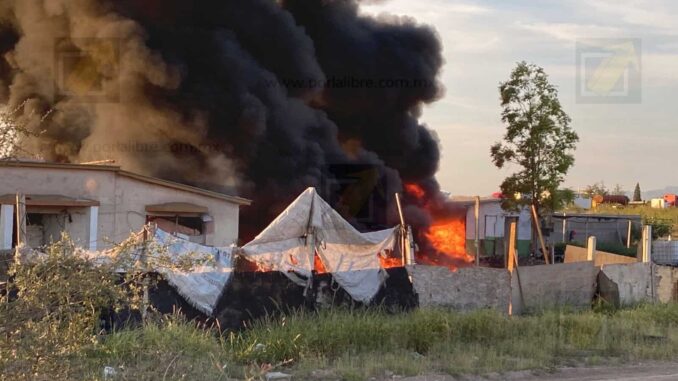 Se registra incendio bodega en la colonia Valles de Chihuahua