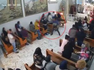 Sujeto intenta acuchillar a feligrés durante misa en La Paz, Edomex