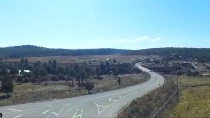 Tres personas mueren calcinadas tras volcadura en carretera a Guachochi 