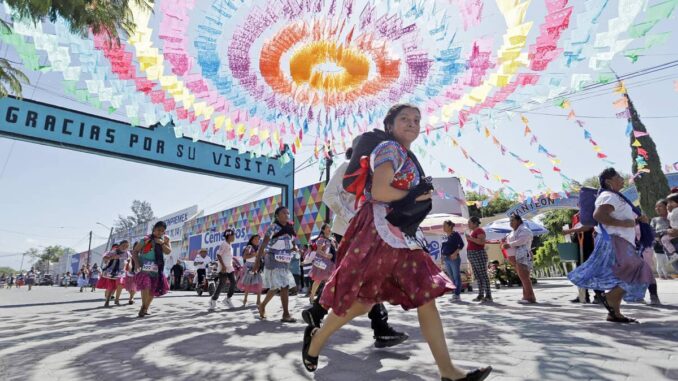 Mujeres en Puebla participan en la Carrera de la Tortilla