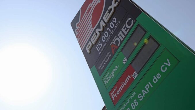 Fitch eleva calificación a Pemex tras apoyo de gobierno federal, pero advierte fragilidad