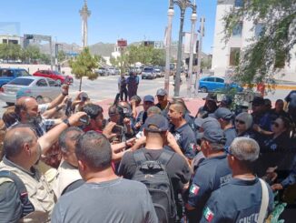 Custodios llegan a palacio;  exigen soluciones directas a autoridades estatales ante rezagos laborales y médicos