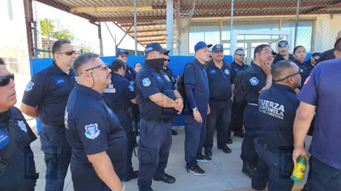 Protestan custodios penitenciarios por falta de pagos y atención médica