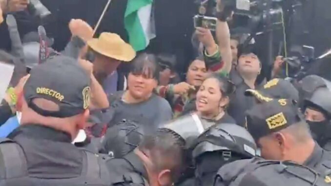 Tercera marcha contra la gentrificación en CDMX cambia de ruta entre tensión policial