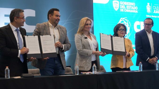 Maru Campos firma carta- donación de terreno para Centro de Convenciones en Juárez