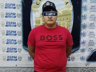 Policías municipales lo detienen cuando amenazaba a su familia con arma de fuego; le encuentran cocaína