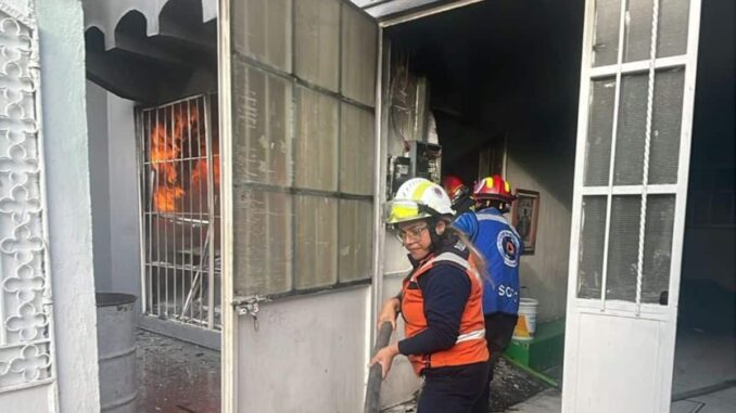 Incendio consume casa en la colonia Narvarte de la CDMX