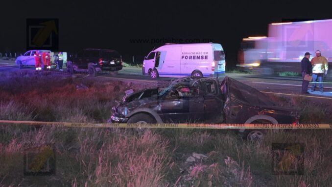 Un hombre fallece y dos lesionados tras volcadura en carretera Chihuahua–Delicias