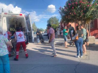 Conductor no hace alto y choca contra motociclista