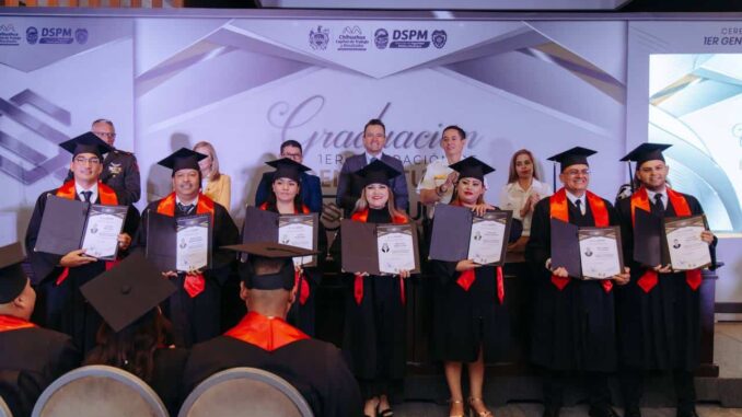 Entrega alcalde Bonilla constancias a primera generación de licenciaturas del ISSCUU