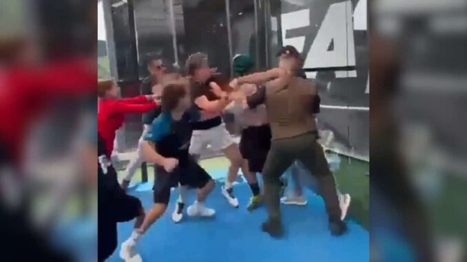 Empresario, su hijo y escoltas golpean a hombre en club de pádel de Atizapán