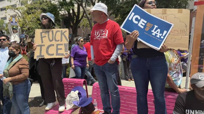 Un 56% de estadounidenses desaprueba la gestión migratoria de Trump, según encuesta