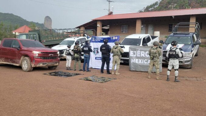 Aseguran tras tiroteo un arma larga, municiones y vehículo con reporte de robo en Moris