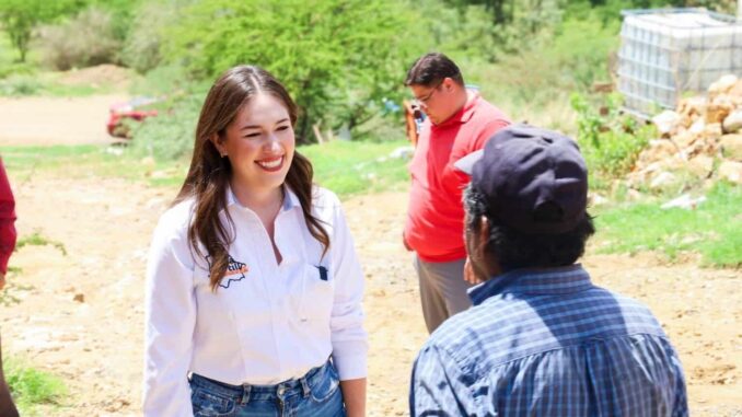 Por amparos que promueve Alma Portillo, reciben agua familias de 12 sectores de Parral