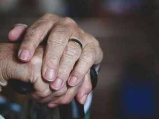 Expertos alertan sobre aumento del 20% en ciberestafas a personas mayores