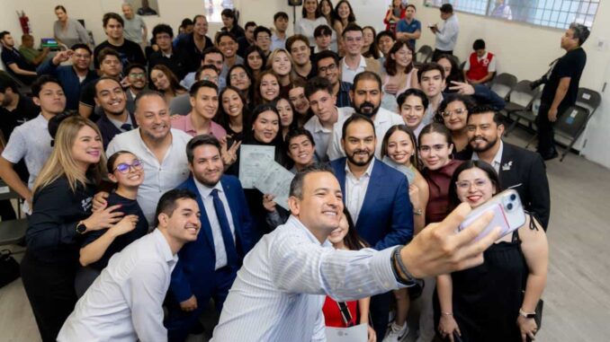 Entrega Marco Bonilla reconocimientos a jóvenes que participaron en el programa “Liderazgo Juventud”