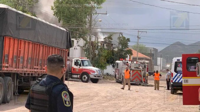Incendio en bodega de frijol provoca evacuación en la colonia Aeropuerto