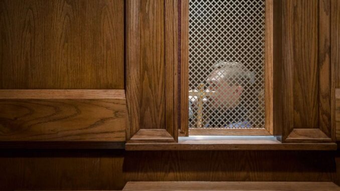 Capacitan a sacerdotes en México para entablar diálogo con criminales y construir la paz