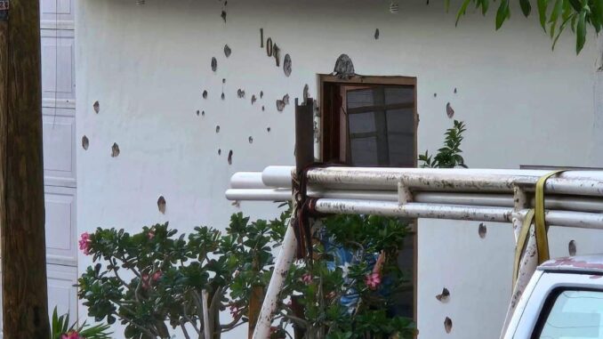 Atacan 3 casas en Culiacán; mujer que iba pasando resultó herida