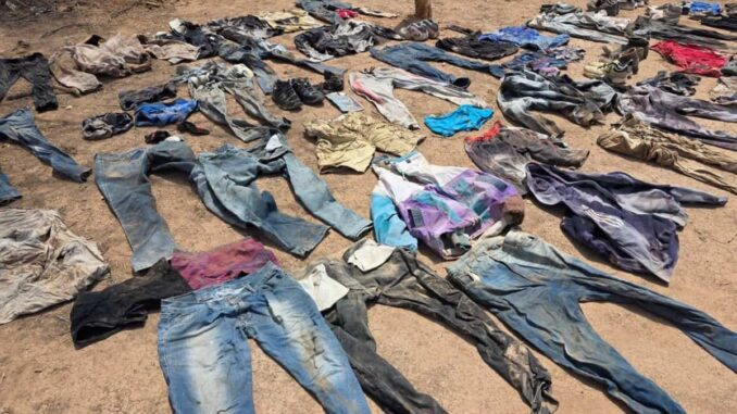 Hallan fosas con restos humanos y más de 200 prendas en Sonora